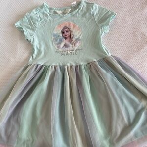 H&M kids girls green dress with Elsa printed, shimmery skirt.Size 4/6 years old.